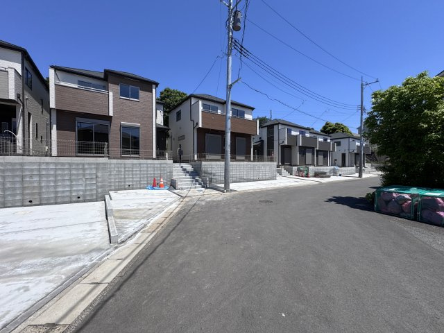 柏市大室新築戸建の前面道路含む現地写真|南側前面道路・幅員約5.9ｍ