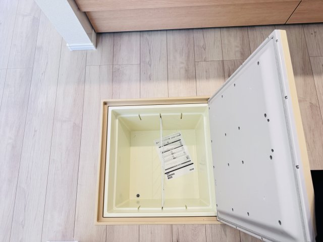 柏市大室新築戸建のキッチン|キッチン床下収納