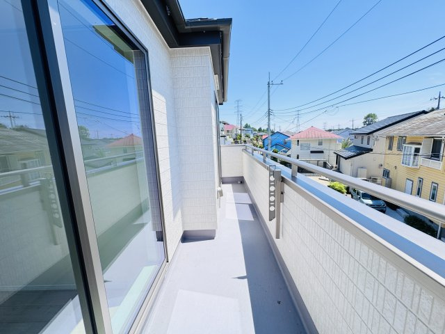 柏市大室新築戸建のバルコニー|南向きワイドバルコニー・日当たり良好♪