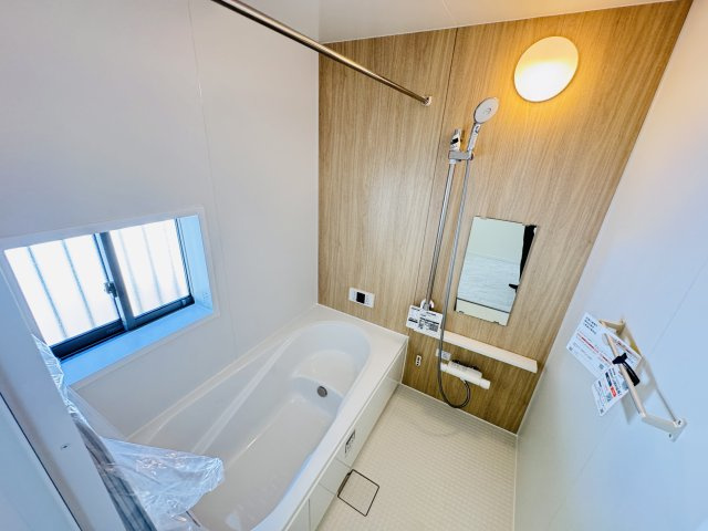 柏市大室新築戸建の浴室|手元で水流切り替えシャワーヘッド・足を伸ばせる広々浴槽で毎日リラックス♪