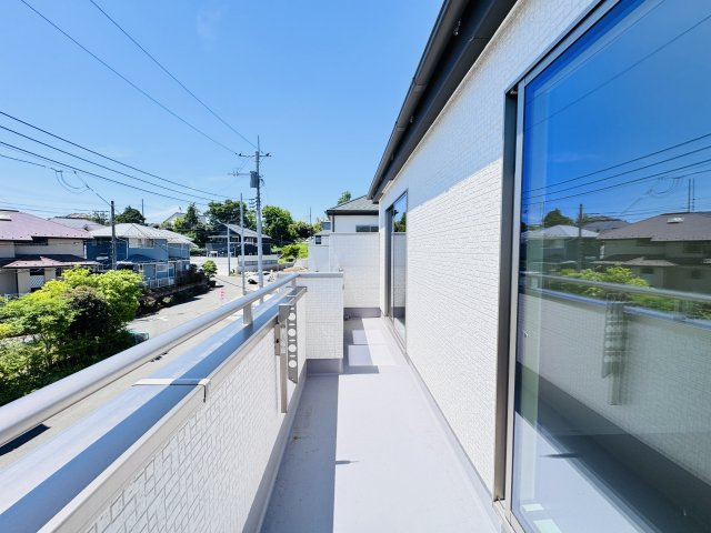 柏市大室新築戸建のバルコニー|南向きワイドバルコニー・日当たり良好♪