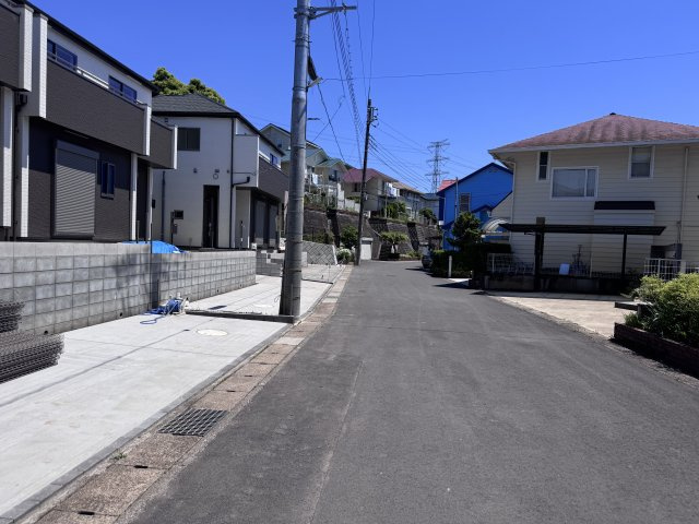 柏市大室新築戸建の前面道路含む現地写真|南側前面道路・幅員約5.9ｍ