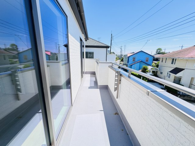 柏市大室新築戸建のバルコニー|南向きワイドバルコニー・日当たり良好♪