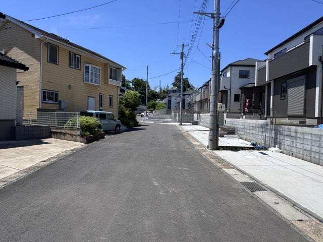 柏市大室新築戸建の前面道路含む現地写真|南側前面道路・幅員約5.9ｍ