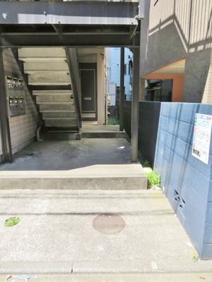 【エントランス】 | マルミツハイム | 清潔なエントランスです