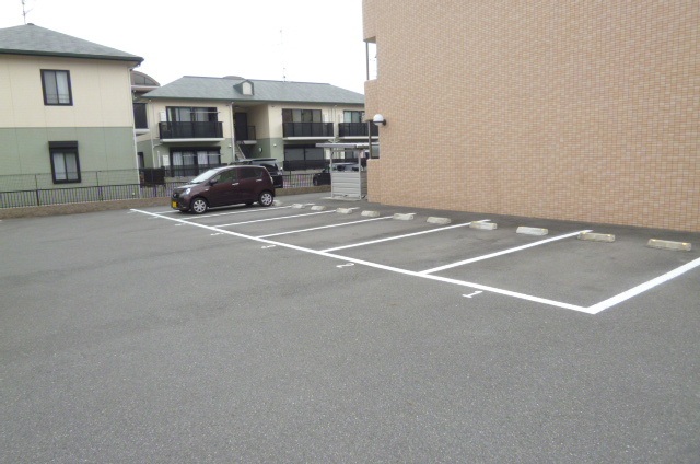 Ｃａｓａ　Ｖｅｒｄｅ甲東園の駐車場