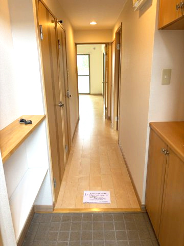 Ｃａｓａ　Ｖｅｒｄｅ甲東園の玄関|ゆったりとした明るい玄関です
