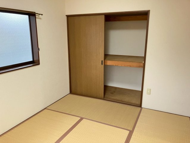 リバーサイドハイツAの和室