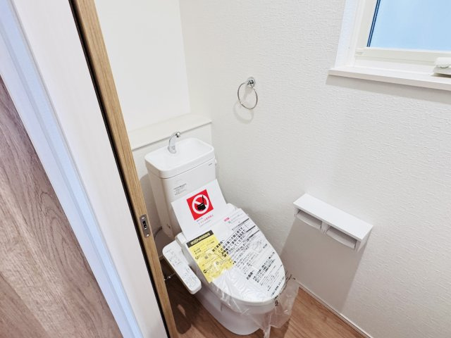 松戸市東平賀新築戸建（第３東平賀）のトイレ|温水洗浄暖房便座つきトイレ