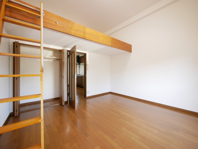 太宰府市石坂１丁目のアパートの居間・リビング|別号数タイプ