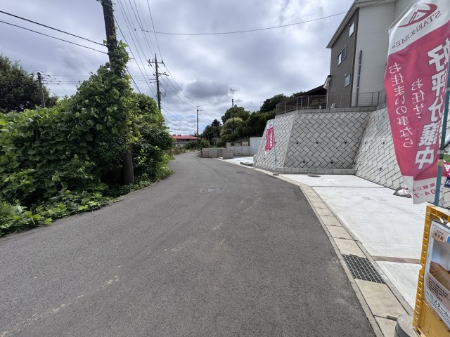 松戸市東平賀新築戸建（第３東平賀）の前面道路含む現地写真|東側前面道路・幅員約6ｍ