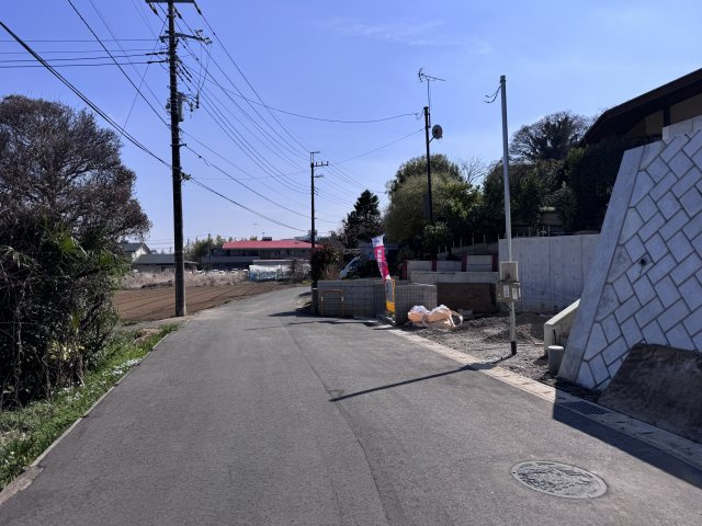 松戸市東平賀新築戸建（第３東平賀）の前面道路含む現地写真|東側前面道路・幅員約6ｍ