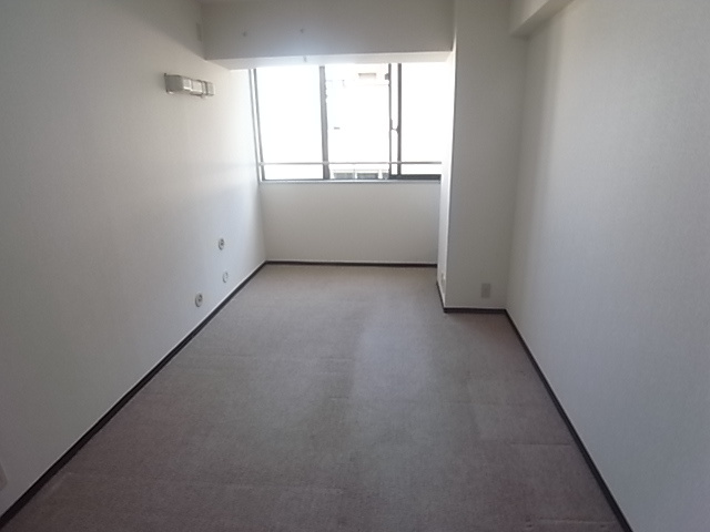 ロイヤル六甲駅前の居間・リビング