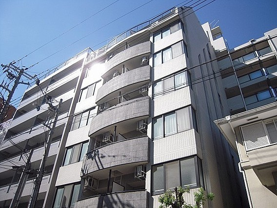 ロイヤル六甲駅前の外観