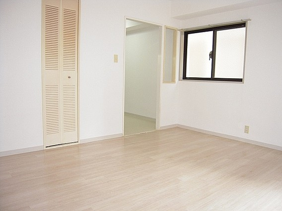 ロイヤル六甲駅前の居間・リビング