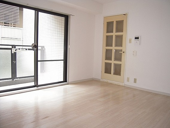 ロイヤル六甲駅前の居間・リビング