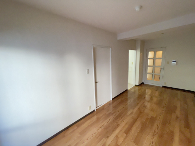 ロイヤル六甲駅前の居間・リビング