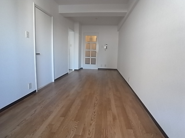 ロイヤル六甲駅前の居間・リビング