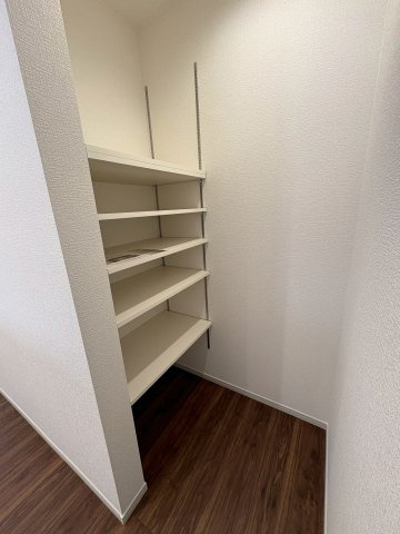 行橋市東泉　(新築一戸建て)の収納|キッチン横には便利なパントリー付き♪
【行橋市　新築一戸建て】
