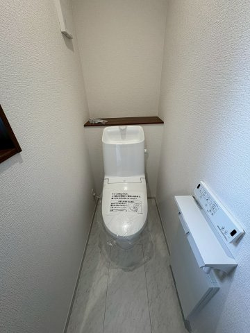 行橋市東泉　(新築一戸建て)のトイレ|収納スペース付きで便利なお手洗い♪
【行橋市　新築一戸建て】