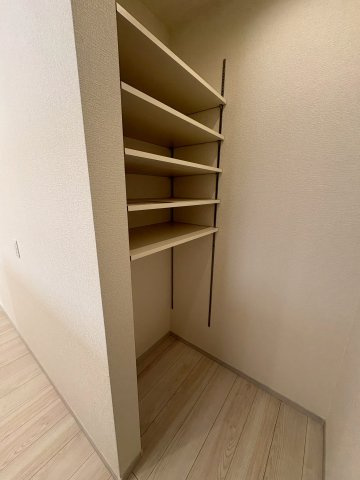 行橋市東泉　(新築一戸建て)の収納|キッチン横には便利なパントリー付き♪
【行橋市　新築一戸建て】