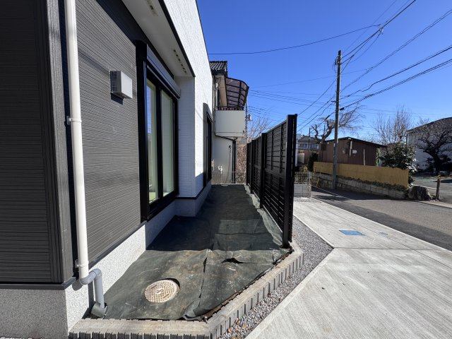 柏市酒井根６丁目新築戸建の外観|リビングのプライベート守る南側フェンスつき♪