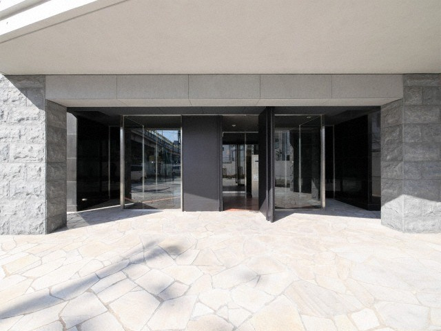 大阪市北区中津７丁目の賃貸マンションのエントランス