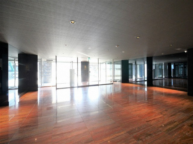 大阪市北区中津７丁目の賃貸マンションのロビー