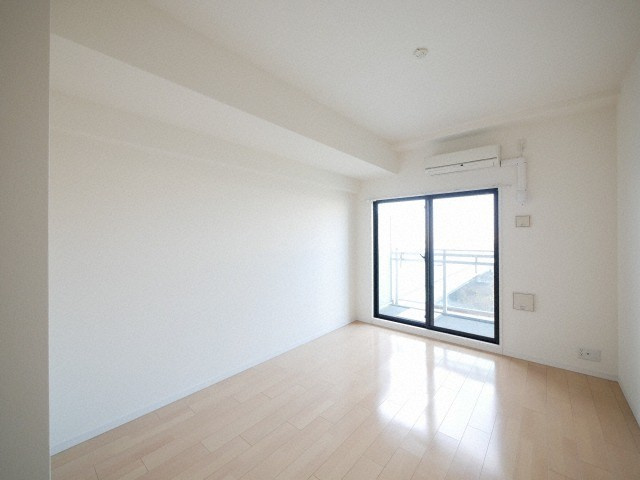 大阪市北区中津７丁目の賃貸マンションの居間・リビング