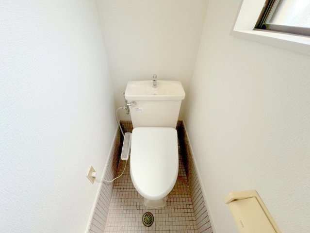 矢田町戸建のトイレ