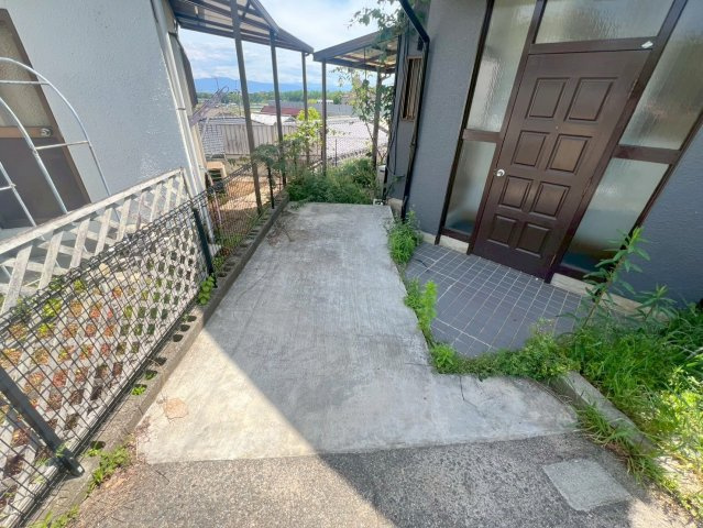 矢田町戸建の駐車場