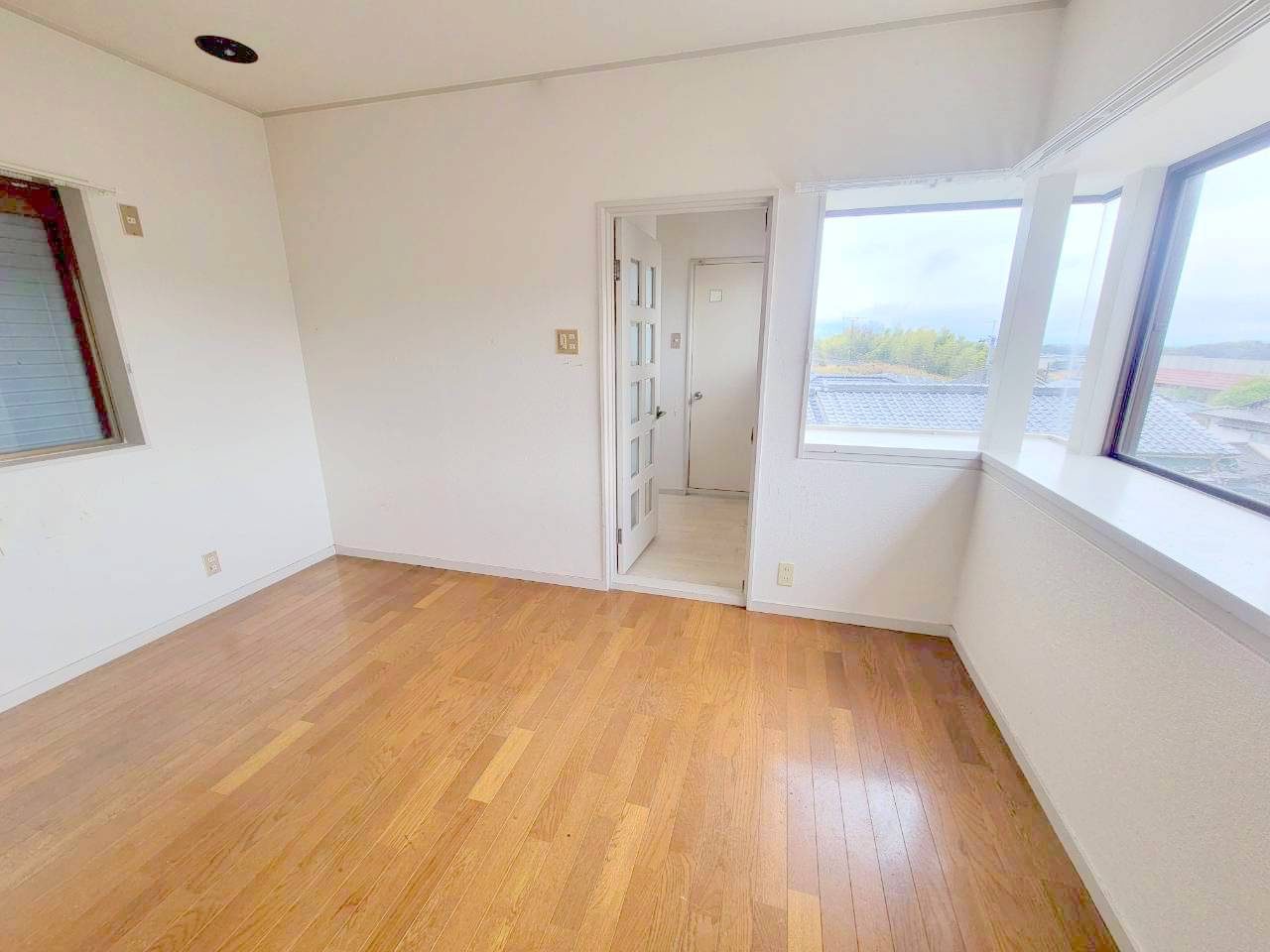 矢田町戸建の居間・リビング