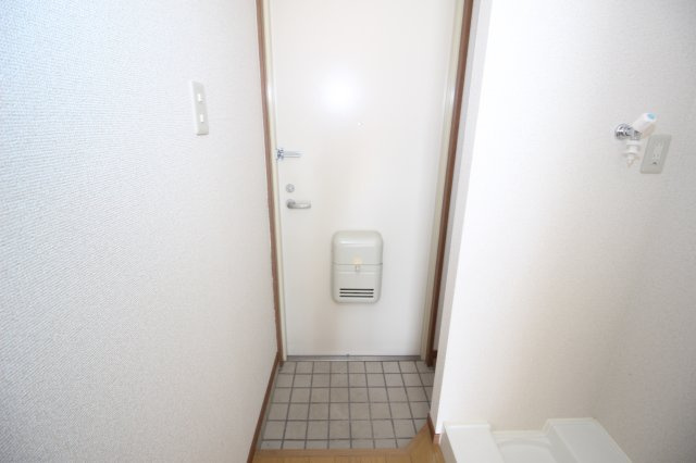 フィットハイム日の出の玄関