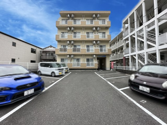 フィットハイム日の出の外観