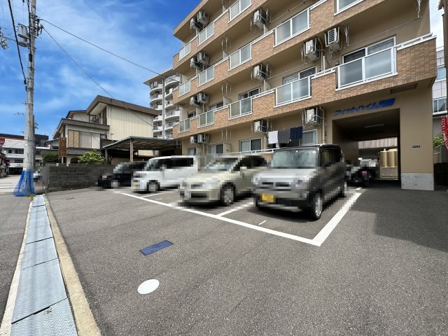 フィットハイム青柳の駐車場