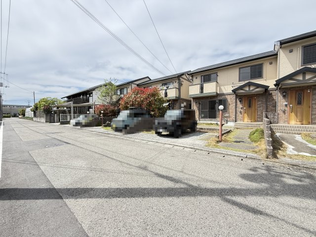 ディアコート札場 C棟の駐車場