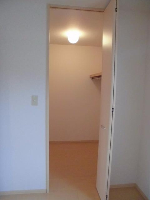 ディアコート札場 C棟の収納|ウォークインクローゼット