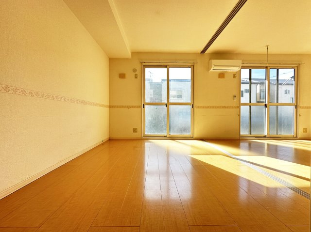 リビングタウン薊野の洋室