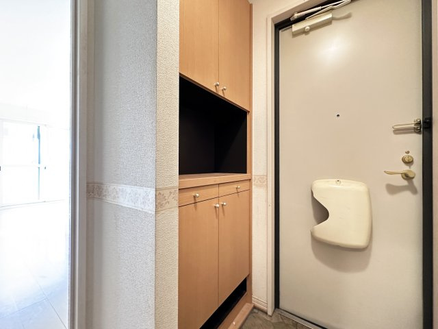 リビングタウン薊野の玄関