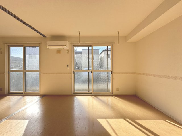 リビングタウン薊野の居間・リビング