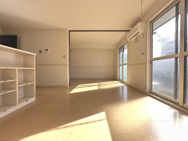 リビングタウン薊野の居間・リビング