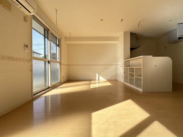 リビングタウン薊野の居間・リビング