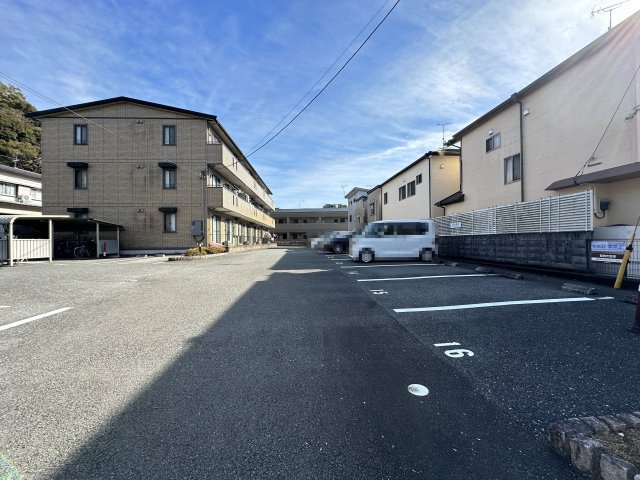 リビングタウン薊野の駐車場