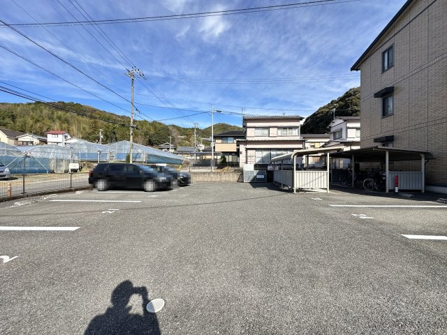 リビングタウン薊野の駐車場