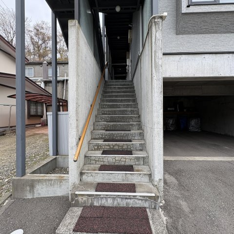 母恋グランドハイツのエントランス
