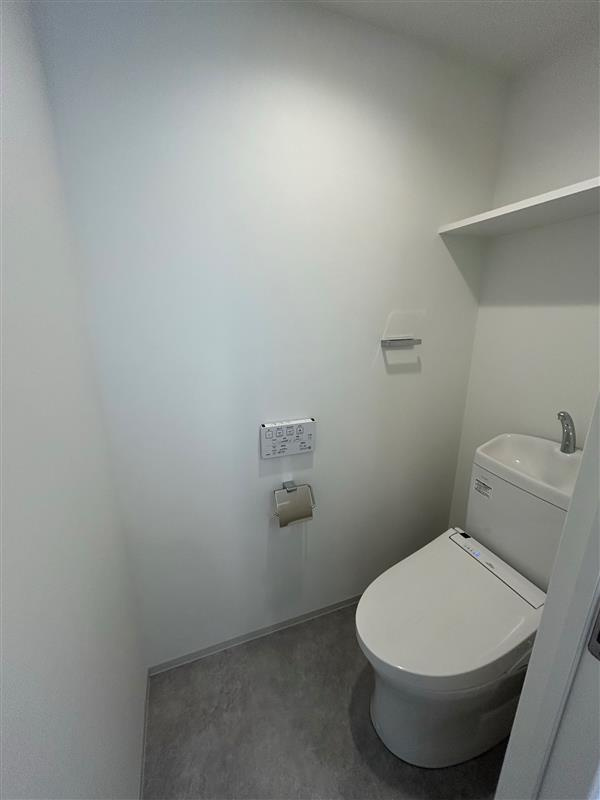 SYFORME NISHI-SUGAMOのトイレ|※類似タイプ（202号室）参考写真です