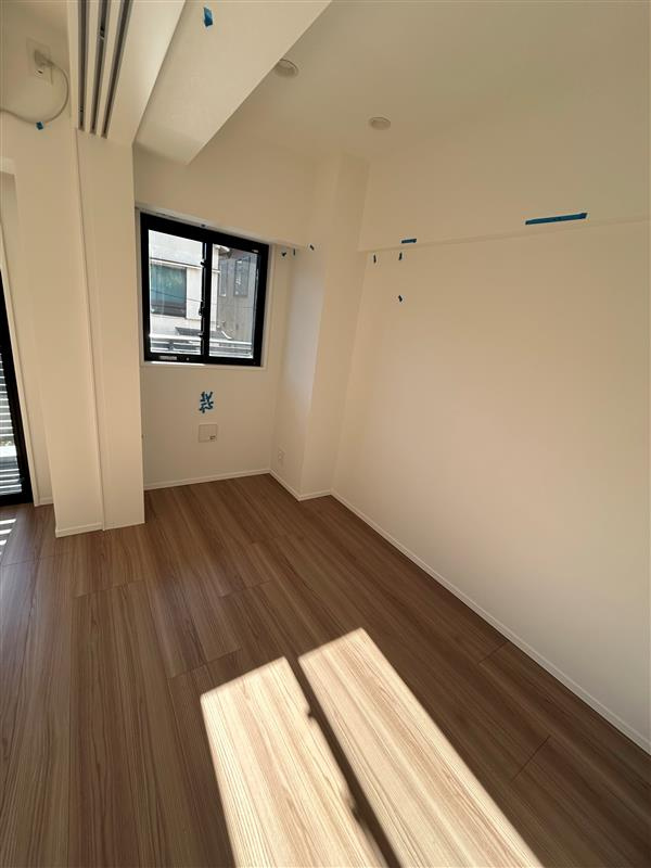 SYFORME NISHI-SUGAMOの居間・リビング|※類似タイプ（202号室）参考写真です