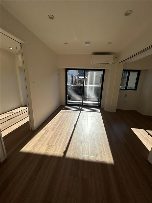 SYFORME NISHI-SUGAMOの居間・リビング|※類似タイプ（202号室）参考写真です