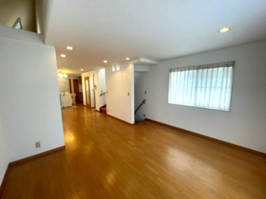 世田谷区下馬１丁目の一戸建ての居間・リビング