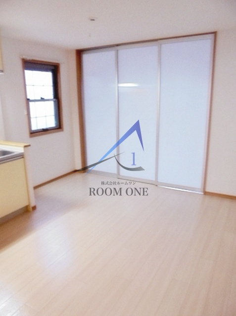 コンフォート生麦の居間・リビング|洋室のお部屋です。